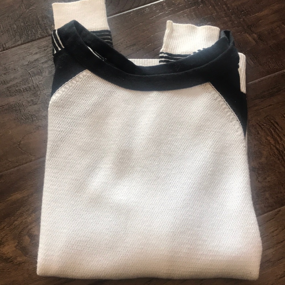 AE Light Sweater - Picture 12 of 12